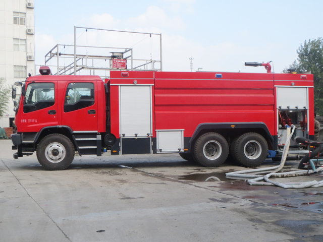 五十鈴11噸泡沫消防車